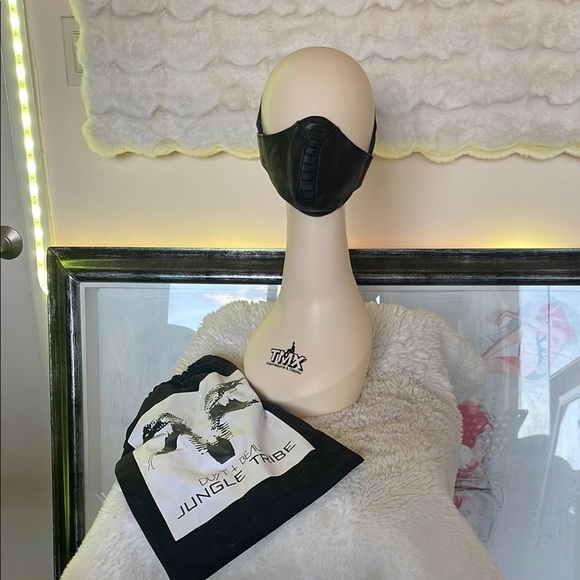 Black Leather Face Mask - Picture 1 of 7